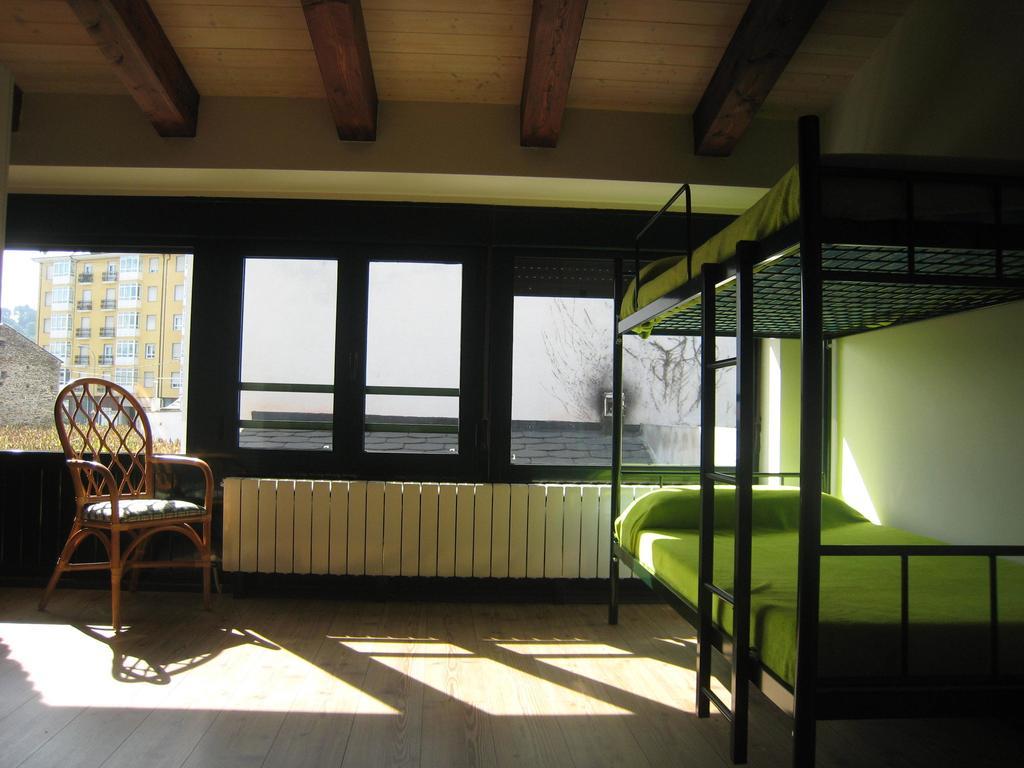 Albergue Oasis Sarria Rum bild